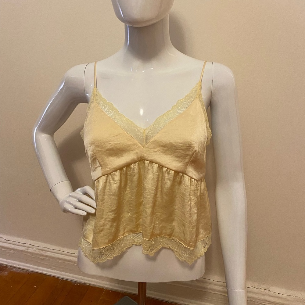 Aritzia silky pale yellow cropped blouse xs
